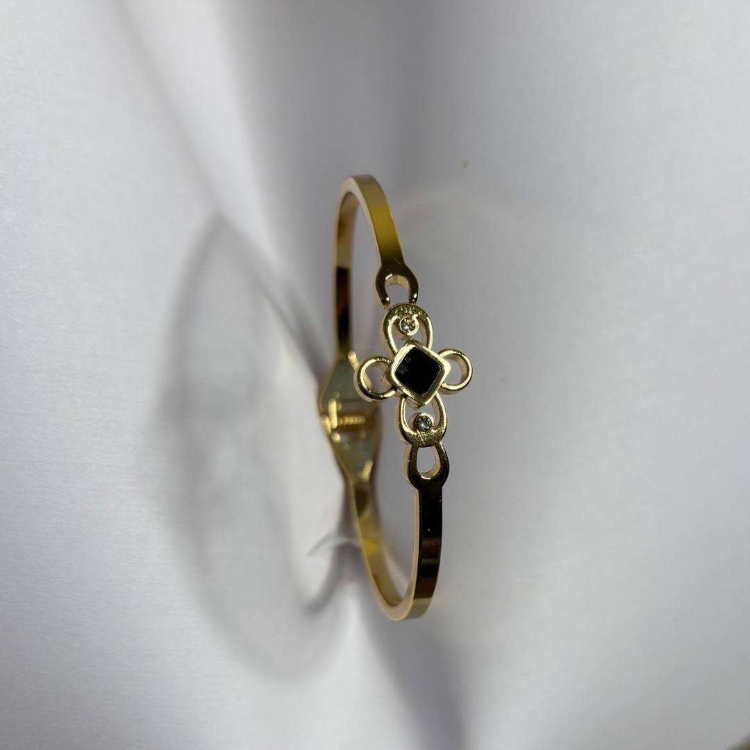 Black stone gold-tone floral bracelet